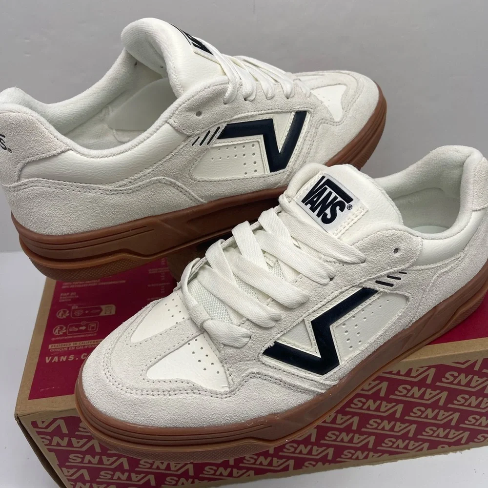 Vans Men’s Upland
Suede Marshmallow/Gum
VN000D250VM Sneakers - Picture 11 of 16